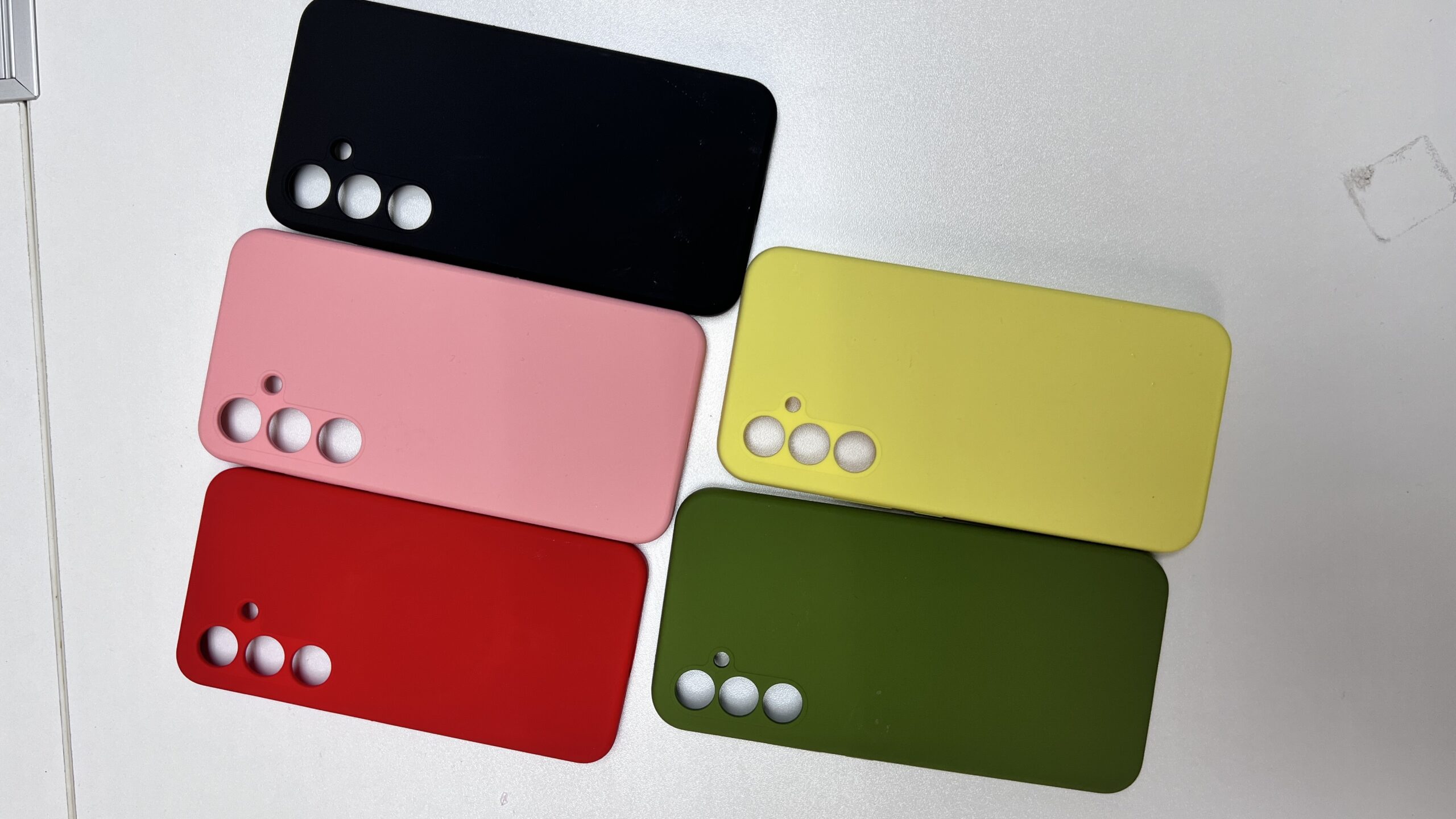 3d279bef067401f04f9fc478ff7b43b-scaled-1.jpg Silicone Case With Microfiber SAMSUNG - imagine 1